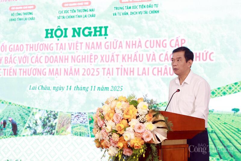 Phó Giám đốc Sở Công Thương tỉnh Điện Biên Lường Tuấn Anh tham luận tại hội nghị.