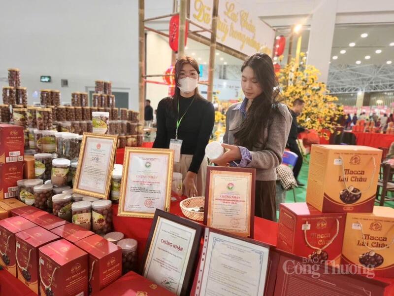 Sản phẩm mắc ca của Công ty TNHH MTV Trường Giang Lai Châu hấp dẫn người tiêu dùng và du khách.