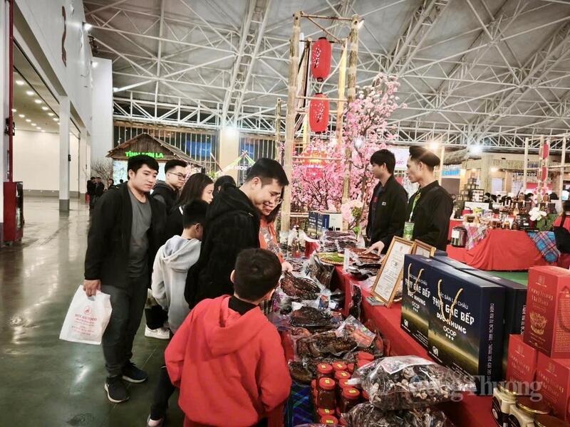 Sản phẩm của các gian hàng tỉnh Lai Châu đạt doanh bình quân khoảng 50 triệu đồng/ngày,