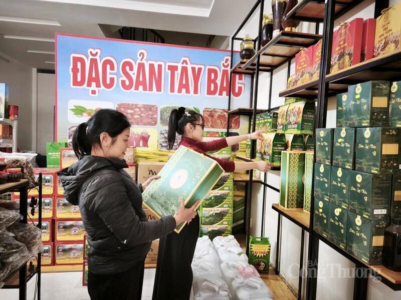 Sản phẩm OCOP tại cửa hàng đặc sản Lai Châu tiêu thụ mạnh.