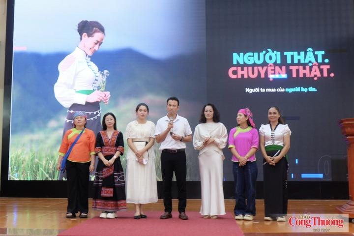 Nhóm "Bình Lư Digital" cùng KOL Cô Ba Hồng chia sẻ kinh nghiệm về kỹ năng bán hàng trên nền tảng TikTok.